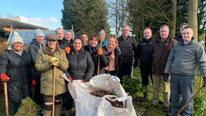 Volunteers from Landrover pose for the camera in their gardening gear.